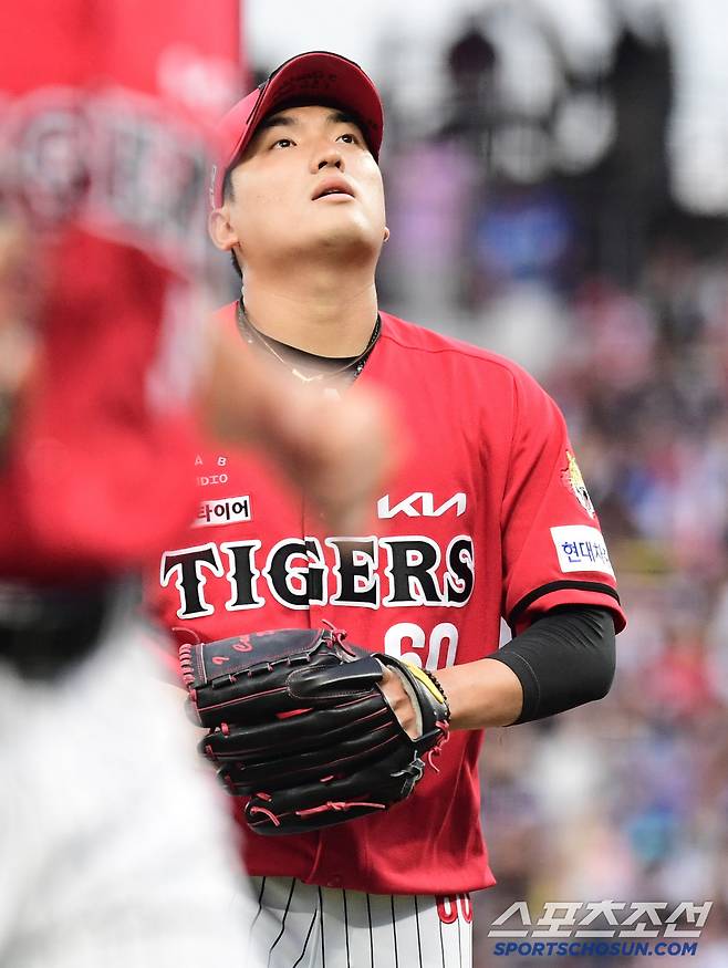 3회초 2실점 허용 후 아쉬워하는 KIA 김도현.