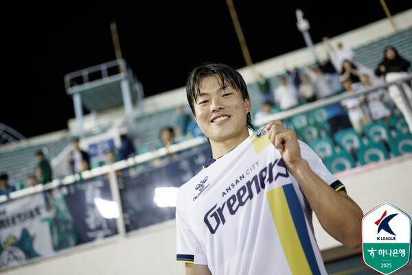 프로 데뷔전 60초 만에 데뷔골을 터뜨린 안산 그리너스 박정우. ⓒ프로축구연맹