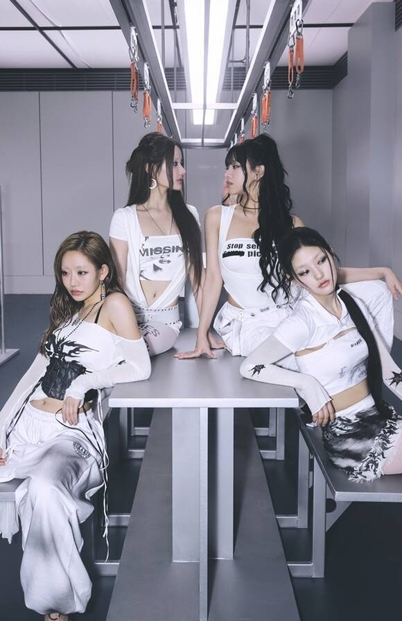 키스오브라이프가 9일 새 앨범 '224'를 발표하고 타이틀곡 'Lips Hips Kiss'로 활동을 시작했다. /S2엔터