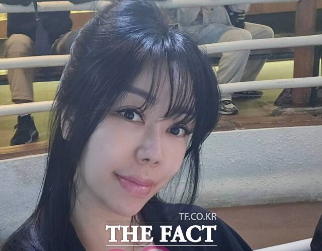 "언성 낮추세요! 언성" 연애 프로그램 '나는솔로'에서 데이트 상대에게 목소리를 낮추라던 10기 정숙 최모 씨가 폭행 혐의로 징역 6개월을 구형 받았다. /나는솔로 10기 정숙 인스타그램