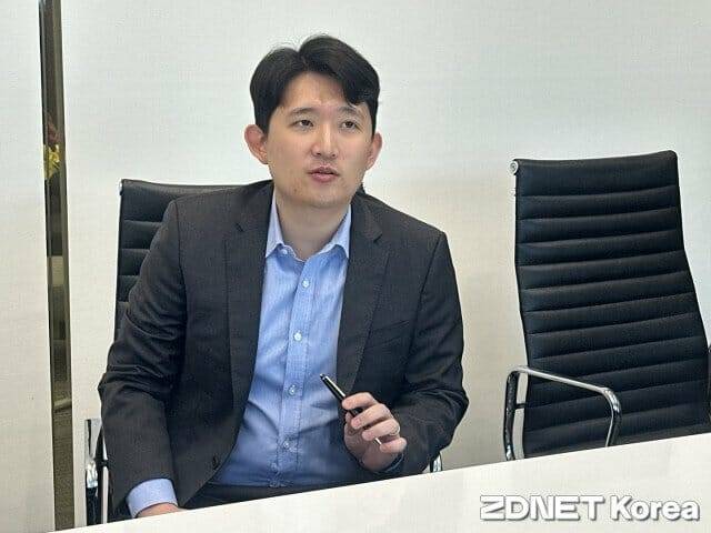 이한결 매니저는 한국 기업이 주목받는 분야만 투자하는 경향에 우려를 표했다.