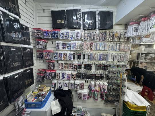 특허청이 서울 명동 일대에서 기획단속을 통해 압수한 방탄소년단 위조상품. 특허청 제공