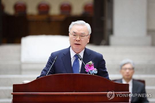 지난 2024년 8월1일 서울 서초구 대법원 본관 중앙홀에서 열린 퇴임식에서 퇴임사를 하고 있는 김선수 전 대법관.<연합뉴스 사진>