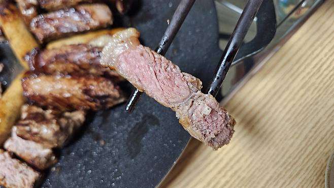 20250611_211652.jpg 저녁 채끝 등심 구워서 한잔