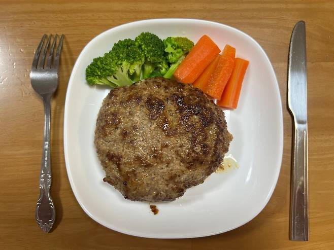 함박스테이크.jpg 한국간식을 가져가면 얻어먹을 수 있는 평범한 일본의 가정식