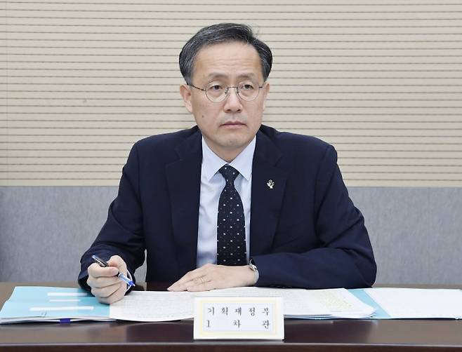 이형일 기획재정부 장관 직무대행 1차관이 12일 정부세종청사 중앙동에서 열린 '제47차 물가관계차관회의'를 주재하고 있다. (기획재정부 제공. 재판매 및 DB 금지) 2025.6.12/뉴스1 /사진=뉴스1