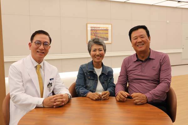 왼쪽부터 전섭 교수, 장한나씨, 장한나씨 남편./사진=순천향대천안병원 제공