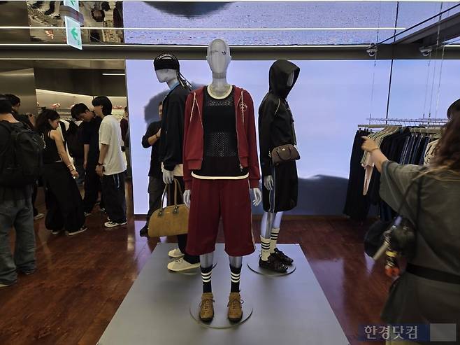 아디다스 오리지널스 도산 플래그십 스토어 입구 모습./사진=박수림 기자