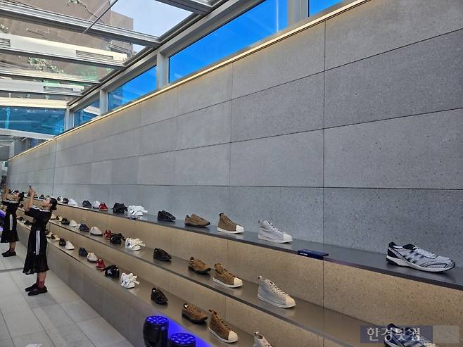 아디다스 오리지널스 도산 플래그십 스토어 2층./사진=박수림 기자