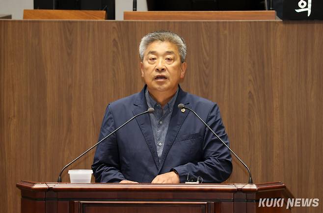 충남도의회 전익현 의원이 지난 11일 열린 제359회 정례회 제2차 본회의 도정질문을 통해 서천 야생동물 보호시설의 위치문제 등을 지적하고 있다.