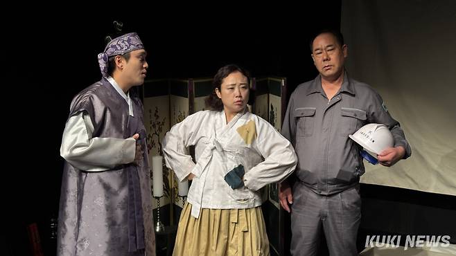 영월군 시대적 정서를 담은 창작극 '진달래장의사' 무대. (사진=영월군)