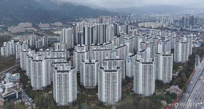사진은 지난 4월 경기 과천 시내 아파트 단지들의 모습/사진=뉴스1 /사진=(과천=뉴스1) 김도우 기자