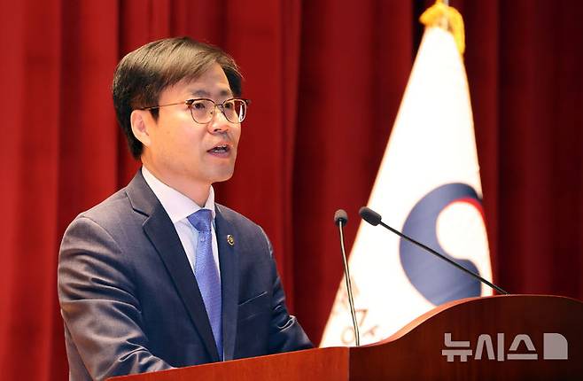 [세종=뉴시스] 강종민 기자 = 여한구 산업통상자원부 통상교섭본부장이 12일 세종시 정부세종청사에서 열린 취임식에서 취임사를 하고 있다. 2025.06.12. ppkjm@newsis.com