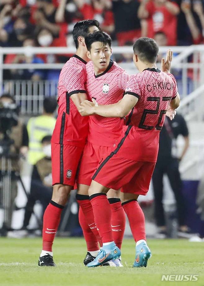 [수원=뉴시스] 정병혁 기자 = 지난 2022년 수원월드컵경기장에서 열린 파라과이와의 친선 경기 당시 득점을 터뜨렸던 손흥민. 2022.06.10. jhope@newsis.com