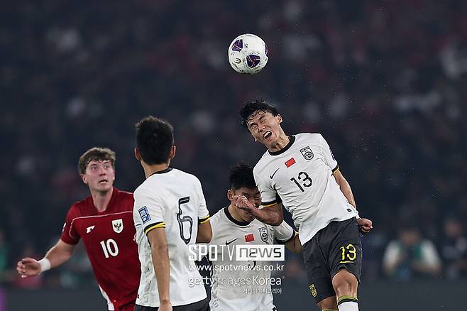 ▲ 중국은 또 월드컵 진출에 실패했다. 이번 3차 예선에서 조 1~2위는 월드컵 본선에 직행하고, 3~4위는 플레이오프에 참가한다. 조 5위로 꼴찌를 면한 데 만족한 중국은 북중미 월드컵도 관전자 입장에서 즐기게 됐다. 2002 한일 월드컵을 끝으로 6연속 월드컵 진출 실패 행보다.