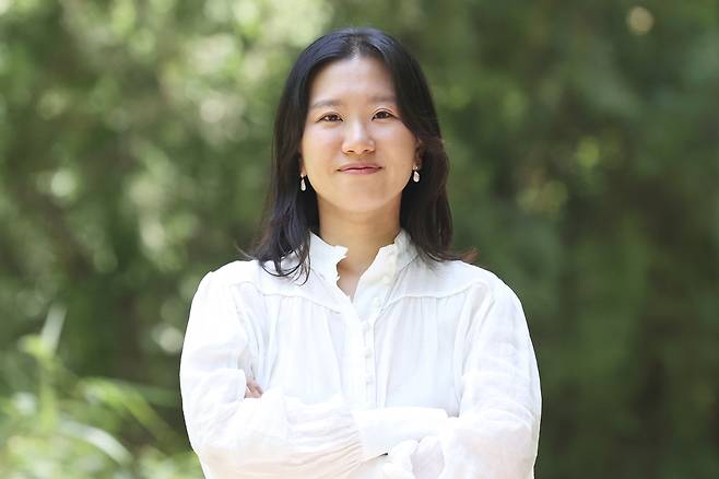 칸영화제 학생 영화 부문 1등 허가영 감독 (서울=연합뉴스) 강민지 기자 = '제78회 칸국제영화제'에서 학생 영화 부문 1등상을 수상한 허가영 감독이 지난 11일 서울 종로구 연합뉴스 사옥에서 진행된 인터뷰에 앞서 포즈를 취하고 있다. 2025.6.12
mjkang@yna.co.kr