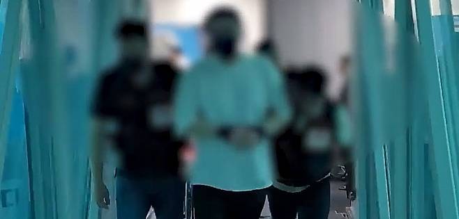 경찰이 A씨를 국내로 송환하는 모습 [경기남부경찰청 제공. 재판매 및 DB 금지]