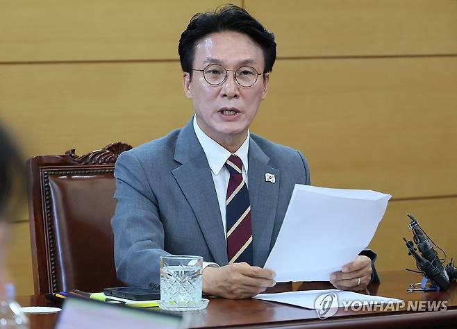 김민석 총리 후보자 기자간담회 (서울=연합뉴스) 이정훈 기자 = 김민석 국무총리 후보자가 10일 서울 종로구 통의동 청문회 준비단 사무실에서 기자간담회를 하고 있다. 2025.6.10 uwg806@yna.co.kr