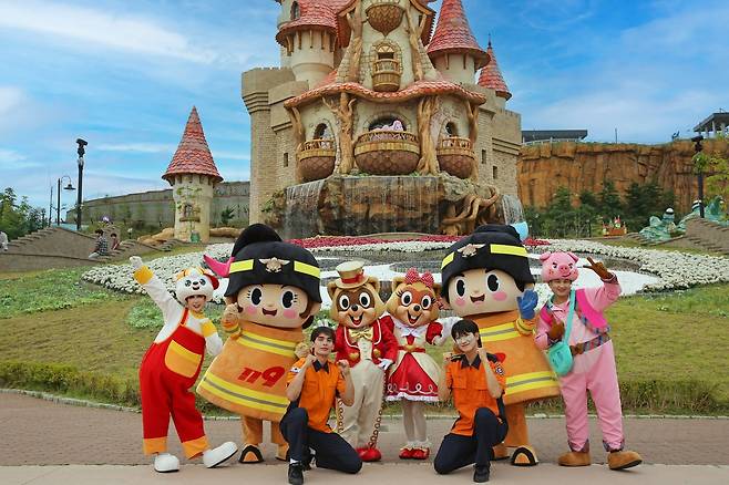 롯데월드 부산서 소방안전 공연 [롯데월드 어드벤처 부산 제공. 재판매 및 DB 금지]