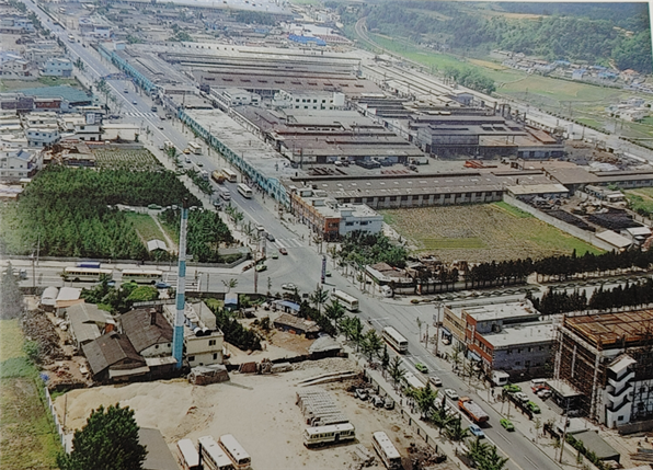 1960년대 후반 대동공업사 진주 주약동 공장 주변 전경./경남자동차고등학교/