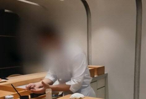 여성 종업원 성폭행 혐의로 경찰 수사를 받고 있는 강남 유명 오마카세 셰프. (사진=MBC뉴스 갈무리)