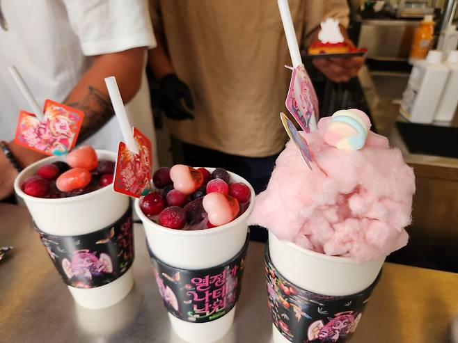 - 폭력적인 비주얼의 카페 테마 음료&nbsp;