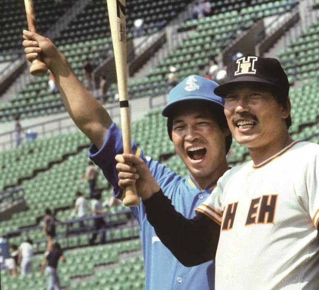 &nbsp;이만수 이사장과 김봉연 교수 선수시절