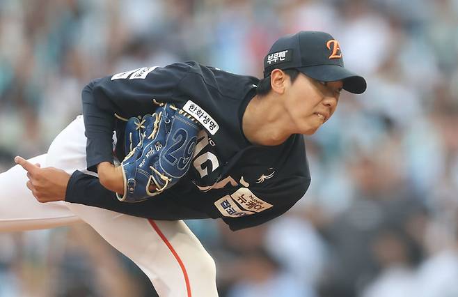 일 경남 창원NC파크에서 열린 프로야구 2025 신한 SOL 뱅크 KBO리그 한화이글스와 NC다이노스 경기. 한화 선발 황준서가 역투하고 있다. 2025.6.1