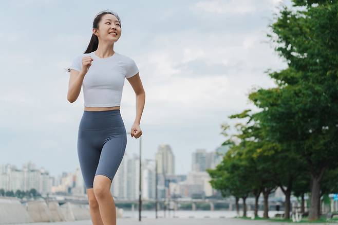 매일 30분 정도만 꾸준히 운동하면 신체는 물론 정신 건강에도 좋은 변화가 일어난다. [사진=게티이미지뱅크]