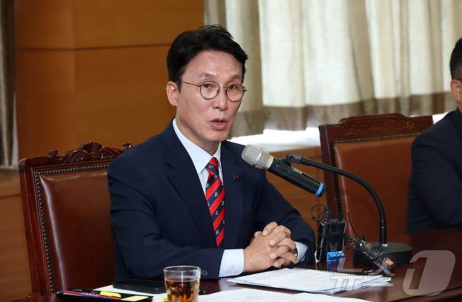 김민석 국무총리 후보자가 13일 서울 종로구 통의동 금융감독연수원에 마련된 청문회 준비단 사무실에서 열린 밥상물가 안정을 위한 경청 간담회에서 발언하고 있다. (공동취재) 2025.6.13/뉴스1 ⓒ News1 임세영 기자