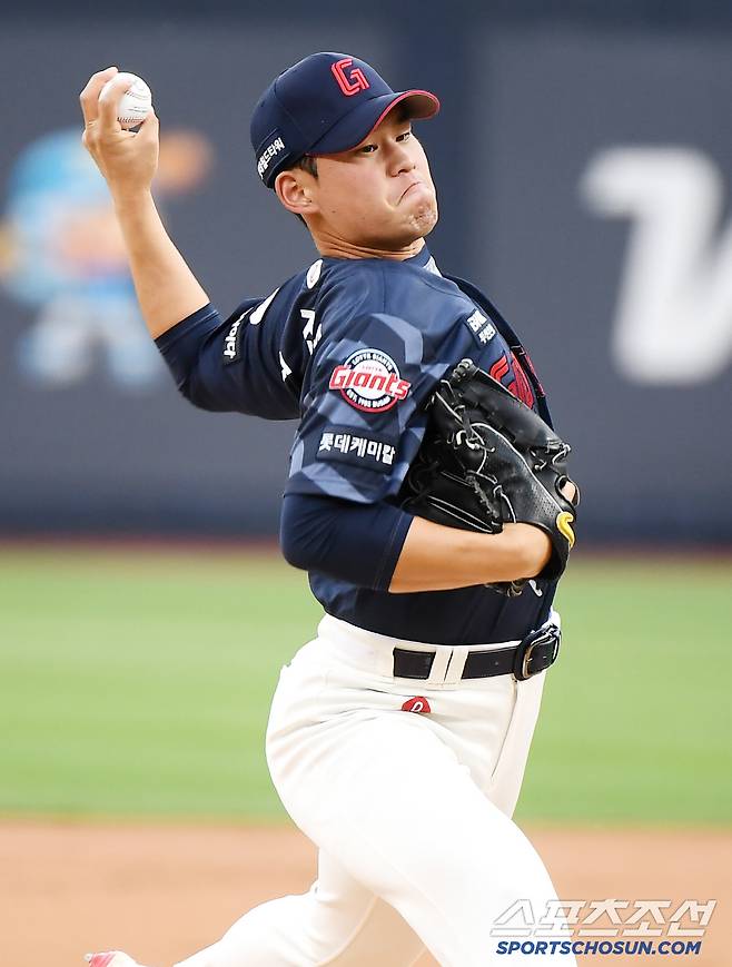 12일 수원 KT위즈파크에서 열린 롯데-KT전. 롯데 선발투수 김진욱이 투구하고 있다. 수원=정재근 기자 cjg@sportschosun.com/2025.6.12/