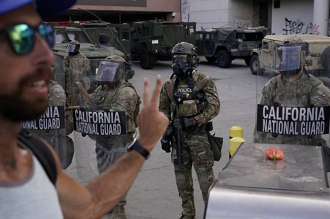 12일 미국 연방 법원은 캘리포니아에 주 방위군을 투입한 연방 정부 결정은 위법하다고 했다./로이터 연합뉴스