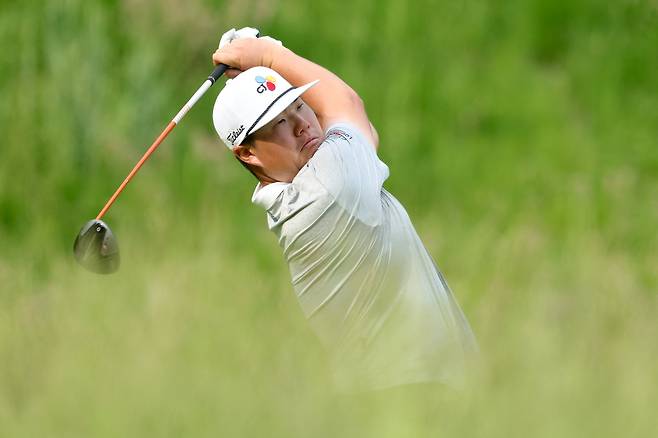 임성재가 13일 2025 US오픈 첫날 7번 홀에서 드라이버 티샷을 하고 있다. /Charles LeClaire-Imagn Images 연합뉴스