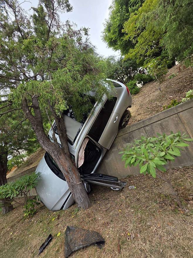 13일 오전 9시쯤 차량 사고가 발생한 부산지방법원 동부지원 주차장./ 해운대경찰서