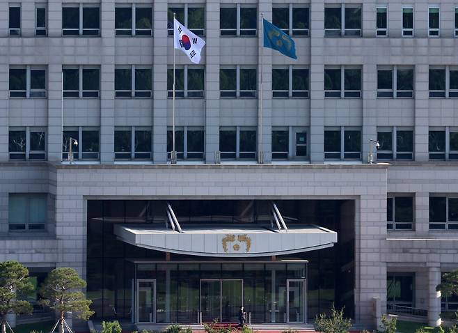 서울 용산구 대통령실 청사에 봉황기가 게양되어 있다. 뉴시스