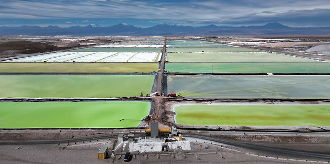 칠레 아타카마 사막  리튬 생산 시설. /로이터연합