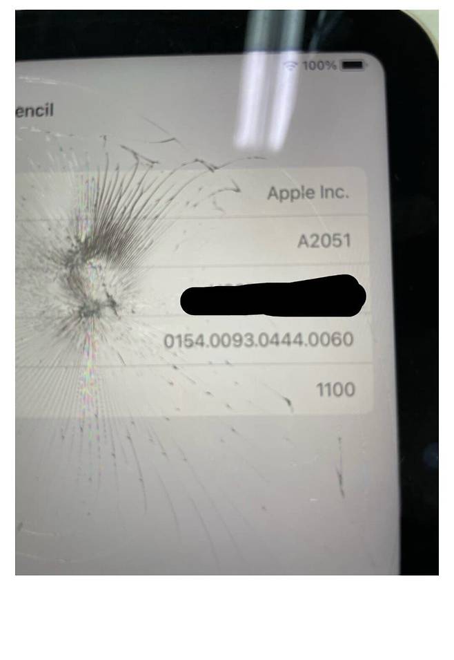 1de592d5e4af6e68beb74ae776c6d99f.jpg 길가다가 어이없게 아이패드 개박살난 디시인.JPG 길가다가 어이없게 아이패드 개박살난 디시인.JPG