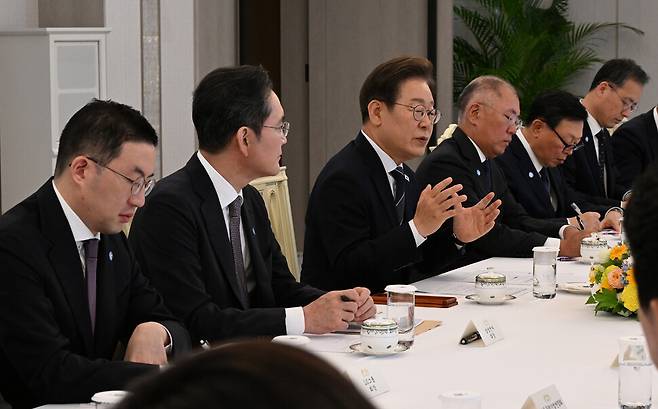 이재명 대통령이 13일 오전 서울 용산 대통령실 청사에서 열린 ‘경제단체와 기업인 간담회’에서 발언하고 있다. 대통령실사진기자단