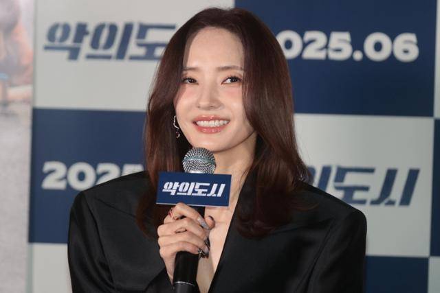 배우 한채영이 12일 서울 용산구 CGV 용산아이파크몰점에서 열린 영화 '악의도시' 시사회 및 기자간담회에 참석했다. 연합뉴스