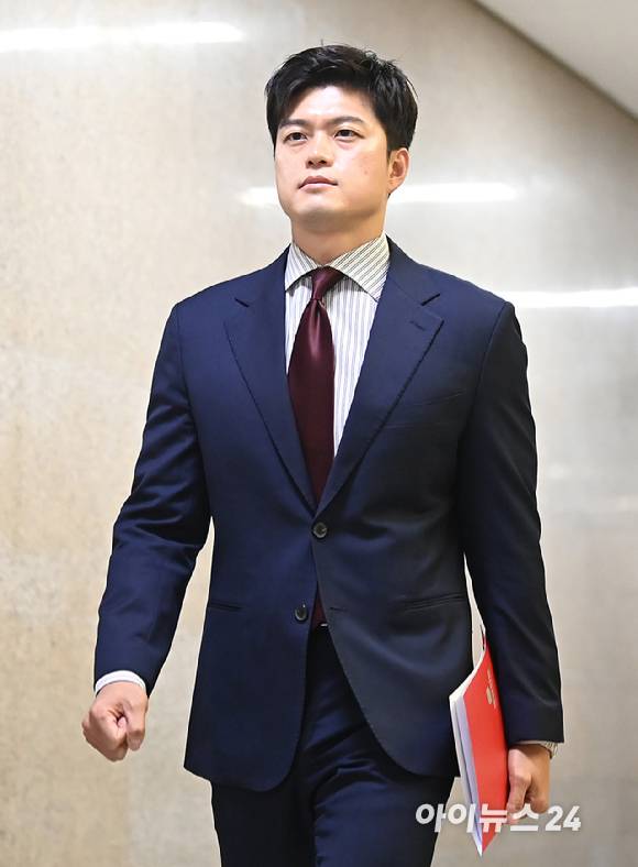 김용태 국민의힘 비상대책위원장이 13일 오전 서울 여의도 국회에서 수원지법 대북송금재판 관련 현안 입장발표를 위해 이동하고 있다. [사진=곽영래 기자]