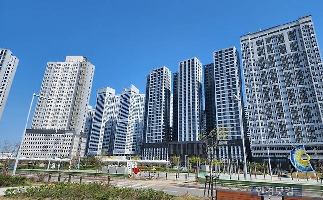 안산 반달섬의 생활형숙박시설 전경. 사진=오세성 한경닷컴 기자