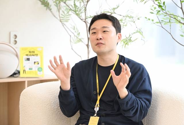 ‘유부남’과 ‘자취남’ 채널을 운영하는 유튜버 정성권(37)씨가 12일 서울 관악구 자취남부동산중개법인 사무실에서 국민일보와 인터뷰를 하고 있다. 권현구 기자