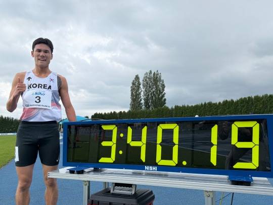 육상 남자 1,500ｍ에서 일반부 신기록을 세운 이재웅. 사진[연합뉴스]