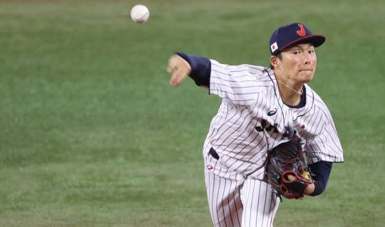 [올림픽] 일본 선발 야마모토 요시노부 투구. 사진[연합뉴스]