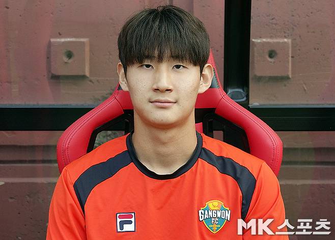 강원 FC 주전 수비수 신민하. 사진=이근승 기자