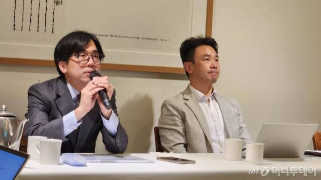 노창희 디지털산업정책연구소장(왼쪽)과 박세진 한양대 미디어학과 교수가 12일 새정부의 미디어 산업 진흥 정책방향을 제언했다. /사진=윤지혜 기자