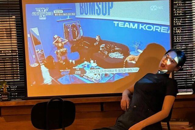 김설현이 리정을 따라 하는 중이다./김설현 인스타그램