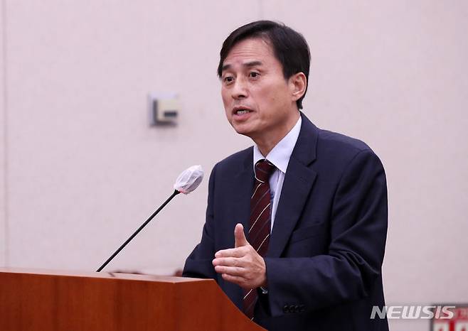 [서울=뉴시스] 고범준 기자 =이재명 대통령이 '내란 특검'으로 조은석 전 감사위원(사법연수원 19기)을 임명했다. 조 전 위원이 2023년 10월 26일 오후 서울 여의도 국회에서 열린 법제사법위원회 종합 국정감사에서 의원 질의에 답변하고 있다. 2023.10.26. bjko@newsis.com