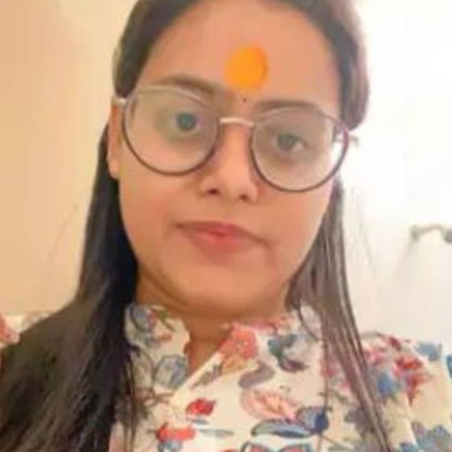 [서울=뉴시스] 12일(현지시간) 인도인 여성 부미 차우한은 교통 체증 때문에 공항에 10분 늦게 도착해 참사를 피할 수 있었다. (사진=데일리메일 캡처) 2025.06.13 *재판매 및 DB 금지