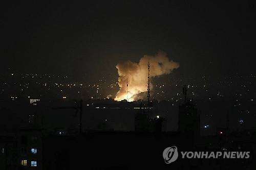 이란 매체 "이스라엘 공습에 테헤란서 다수 사상자" [AP=연합뉴스]